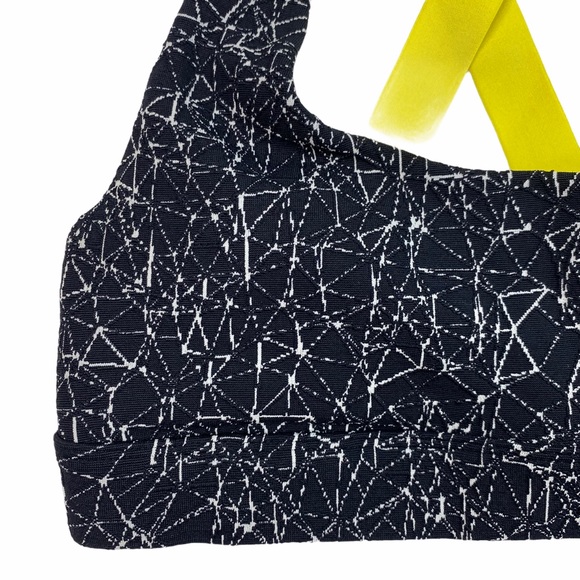 ♦️SOLD♦️Koral Fame Criss-Cross Sports Bra Black - Picture 5 of 10